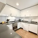 The Center Flat- Eaw Homes マルベーリャ