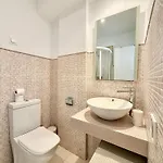 The Center Flat- Eaw Homes *