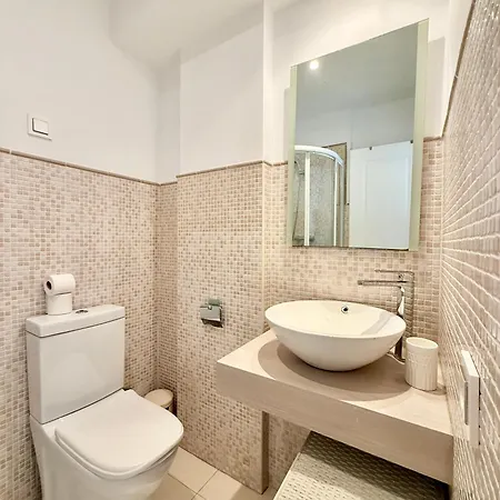 The Center Flat- Eaw Homes *