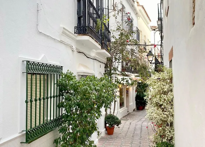 The Center Flat- Eaw Homes * Marbella